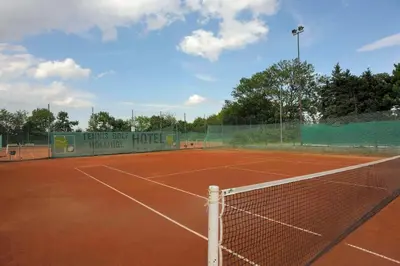 Tennis und/oder Squash in der Unterkunft Tennis Golf Hotel Höllrigl oder in der Nähe