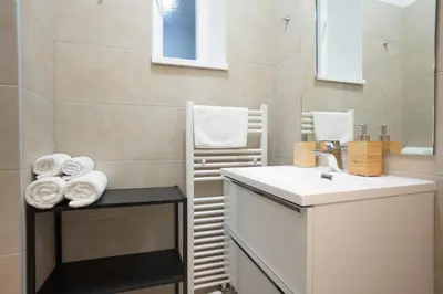 Ein Badezimmer in der Unterkunft 42 m2 central bright apartment with a terrace