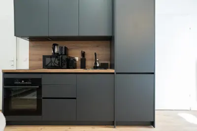 Küche/Küchenzeile in der Unterkunft Contemporary 1-Bed Apartment with Balcony in the Heart of Vienna