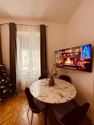 TV/Unterhaltungsangebot in der Unterkunft Apartment 5 min Schönbrunn Gloriette, Direct to City Center, Free Parking