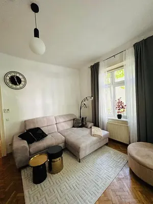Ein Sitzbereich in der Unterkunft Apartment 5 min Schönbrunn Gloriette, Direct to City Center, Free Parking