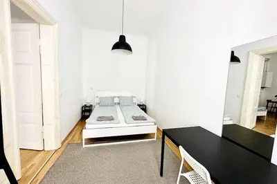 Ein Bett oder Betten in einem Zimmer der Unterkunft Best Location - Cozy City Centre Apartment