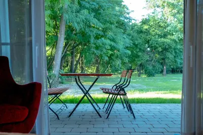 Ein Garten an der Unterkunft CSELLO MÜHLE OSLIP, Eventlocation, Gastronomie & Nächtigung