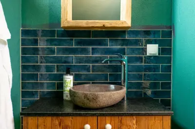 Ein Badezimmer in der Unterkunft CSELLO MÜHLE OSLIP, Eventlocation, Gastronomie & Nächtigung
