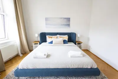 Ein Bett oder Betten in einem Zimmer der Unterkunft Large Garden-View Balcony Comfort Retreat 1020-Vienna