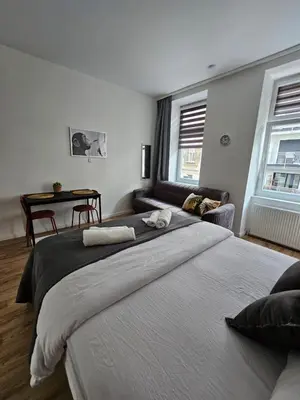 Ein Bett oder Betten in einem Zimmer der Unterkunft Cozy Core Vienna 10 min to Center