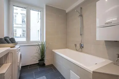 Ein Badezimmer in der Unterkunft Modern City Center Apartment
