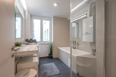 Ein Badezimmer in der Unterkunft Modern City Center Apartment