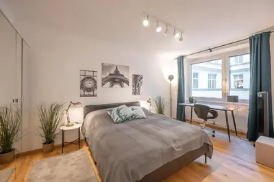 Ein Bett oder Betten in einem Zimmer der Unterkunft Modern City Center Apartment