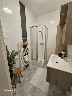 Ein Badezimmer in der Unterkunft Comfort Zone - 10 min from the Center
