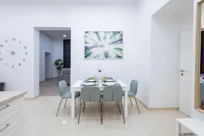 Ein Sitzbereich in der Unterkunft Family Deluxe a stone throw from the city centre and danube