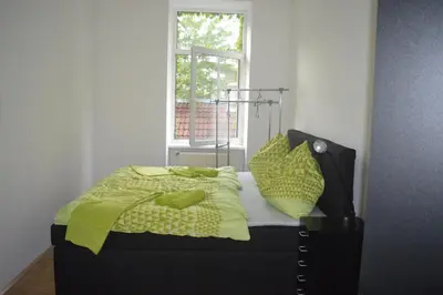 Ein Bett oder Betten in einem Zimmer der Unterkunft Nette Altbauwohnung nur 10 min von der City