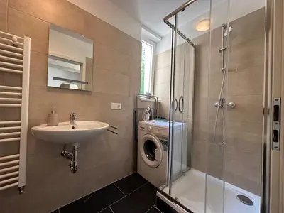 Ein Badezimmer in der Unterkunft FeelHome-GolfClub-Terrasse-6 Gäste-WiFi-Smart TV