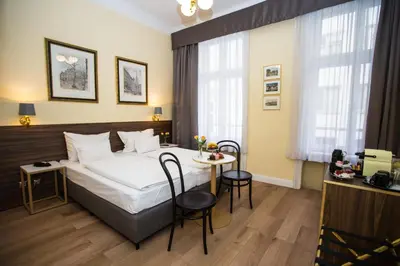Ein Bett oder Betten in einem Zimmer der Unterkunft City Pension Stephansplatz I Self Check In