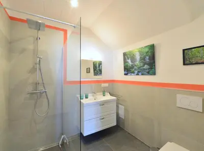 Ein Badezimmer in der Unterkunft Spacious and Comfy With 3 Bedrooms