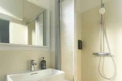 Ein Badezimmer in der Unterkunft posh Studio Apartment - stylish & urban