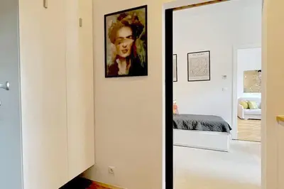Ein Bett oder Betten in einem Zimmer der Unterkunft posh Studio Apartment - stylish & urban