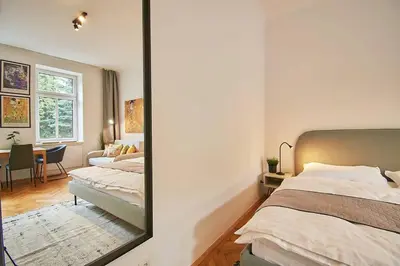 Ein Bett oder Betten in einem Zimmer der Unterkunft posh Studio Apartment - stylish & urban