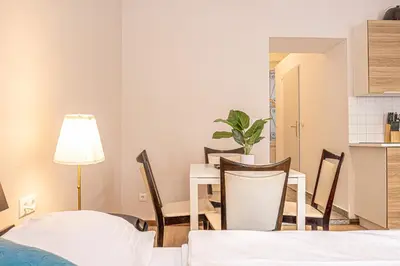 Ein Bett oder Betten in einem Zimmer der Unterkunft Simple 1BR Studio Escape, Your Relaxing Getaway