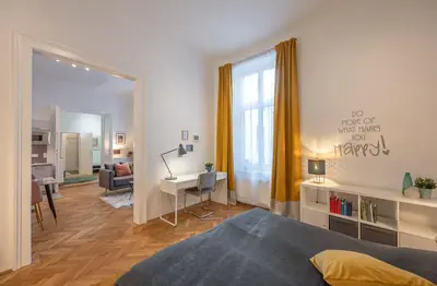 Ein Sitzbereich in der Unterkunft Cosy City Center Apartment