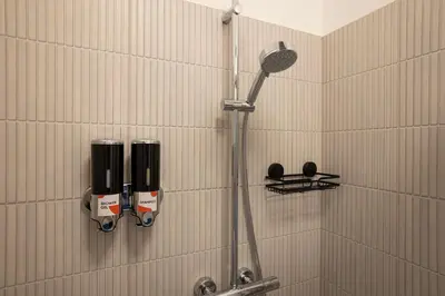 Ein Badezimmer in der Unterkunft 2-rooms apartment 10 min away from city center