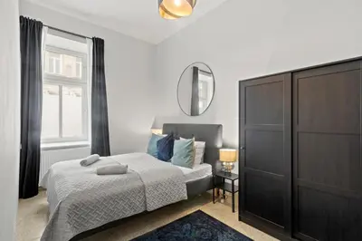 Ein Bett oder Betten in einem Zimmer der Unterkunft Stylish Apartment, 4 min to U3 Zipperer Straße