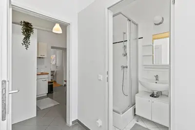 Ein Badezimmer in der Unterkunft Stylish Apartment, 4 min to U3 Zipperer Straße