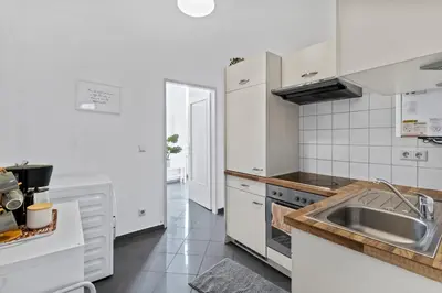 Küche/Küchenzeile in der Unterkunft Stylish Apartment, 4 min to U3 Zipperer Straße
