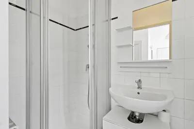 Ein Badezimmer in der Unterkunft Stylish Apartment, 4 min to U3 Zipperer Straße