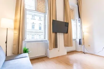 TV/Unterhaltungsangebot in der Unterkunft Comfortable 2BR Apt for 5, Near Wiener Stadthalle