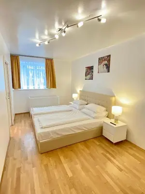 Ein Bett oder Betten in einem Zimmer der Unterkunft Pelikan Apartments