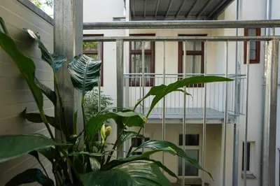 Ein Balkon oder eine Terrasse in der Unterkunft Central brand-new apartment with a patio