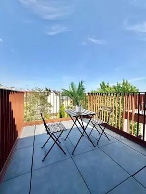 Ein Balkon oder eine Terrasse in der Unterkunft Penthouse Wien mit Parkplatz und Balkon