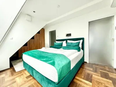 Ein Bett oder Betten in einem Zimmer der Unterkunft Penthouse Wien mit Parkplatz und Balkon