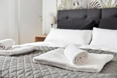 Ein Bett oder Betten in einem Zimmer der Unterkunft Bernhards Penthouse Stadthalle - Klima & Terrasse