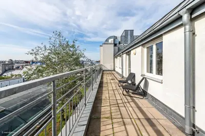 Ein Balkon oder eine Terrasse in der Unterkunft Bernhards Penthouse Stadthalle - Klima & Terrasse