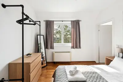 Ein Bett oder Betten in einem Zimmer der Unterkunft Bernhards Penthouse Stadthalle - Klima & Terrasse