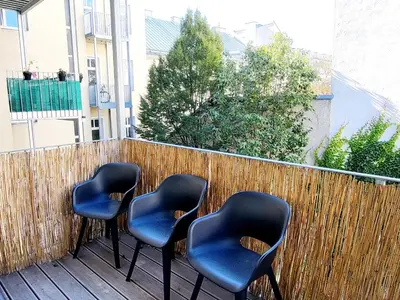 Ein Balkon oder eine Terrasse in der Unterkunft Sunny apartment with 1 balcony