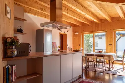 Küche/Küchenzeile in der Unterkunft Strohlehm'zhaus