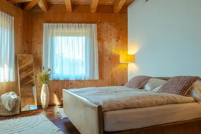 Ein Bett oder Betten in einem Zimmer der Unterkunft Strohlehm'zhaus