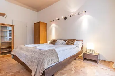 Grundriss der Unterkunft Cozy City Center Retreat 2BR Apt. Homelike Comfort