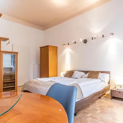 Cozy City Center Retreat 2BR Apt. Homelike Comfort