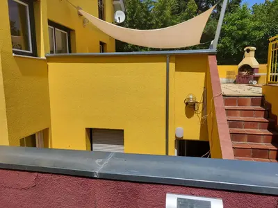 Das Gebäude in dem sich die Ferienwohnung befindet