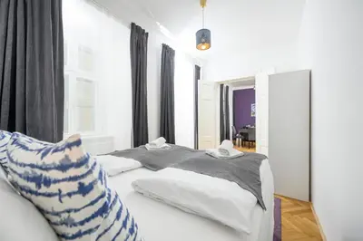 Ein Bett oder Betten in einem Zimmer der Unterkunft Central City Apartments