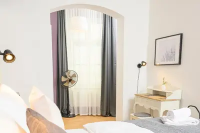 Ein Bett oder Betten in einem Zimmer der Unterkunft Central City Apartments