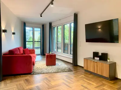 TV/Unterhaltungsangebot in der Unterkunft Möblierte Wohnung + Parkplatz und Terrasse