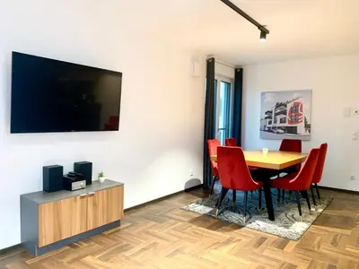 TV/Unterhaltungsangebot in der Unterkunft Möblierte Wohnung + Parkplatz und Terrasse