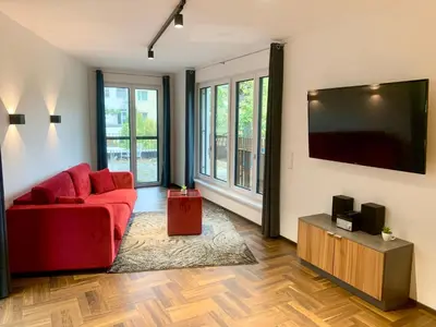 TV/Unterhaltungsangebot in der Unterkunft Möblierte Wohnung + Parkplatz und Terrasse