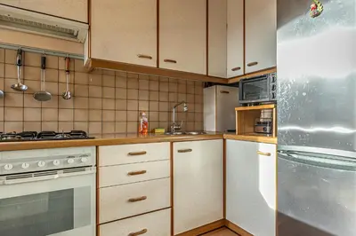 Küche/Küchenzeile in der Unterkunft Cozy 1BR & Living Room Near Wiener Stadthalle