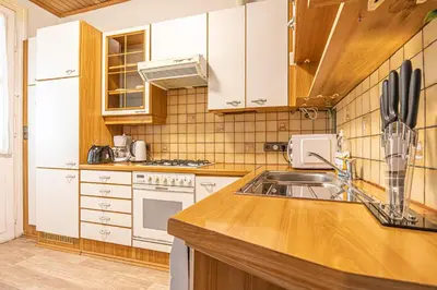 Küche/Küchenzeile in der Unterkunft Cozy 1BR & Living Room Near Wiener Stadthalle